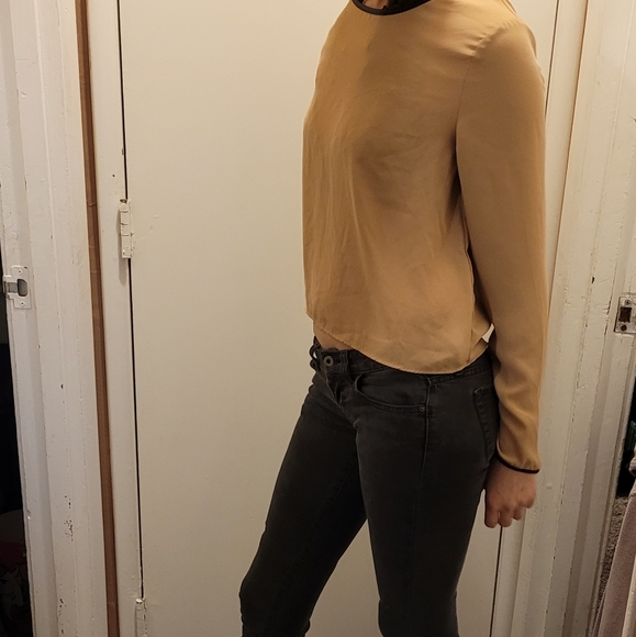 🌟🥂Forever 21 M Keyholes tan black trim long sleeve - Picture 12 of 15